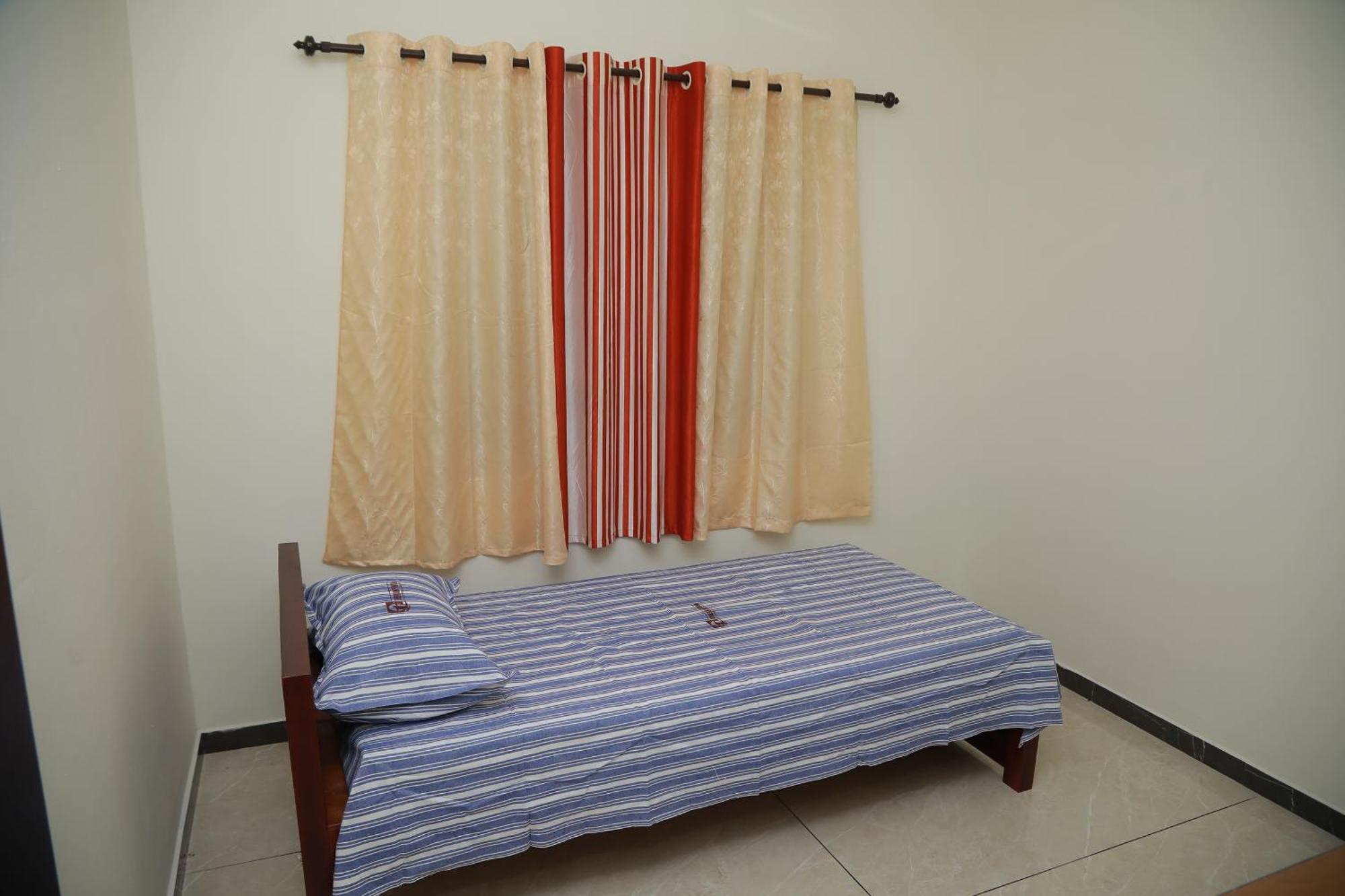 מלפורם Thekkumpuram Tourist Home מראה חיצוני תמונה